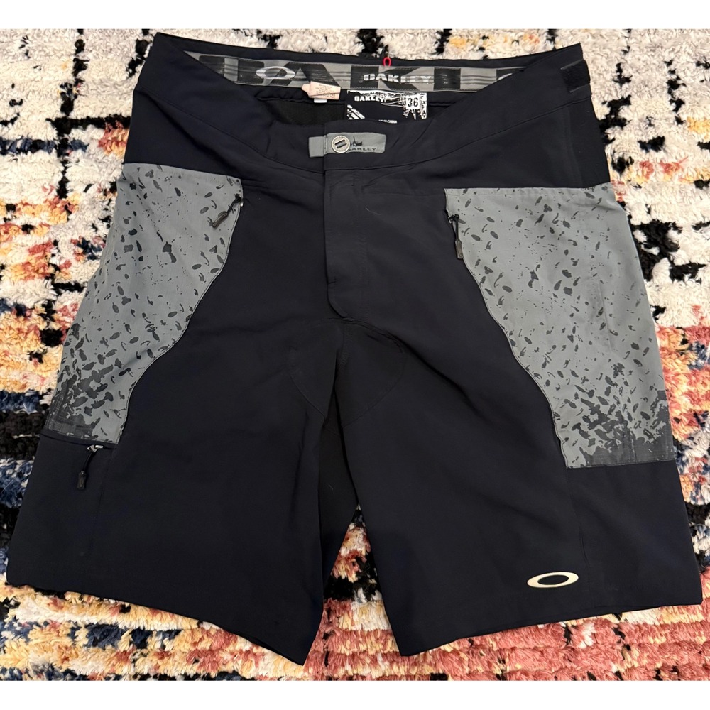 Oakley Mens Mountain Biking Shorts Black Grey Padded Chamois MTB Cycling Size 36